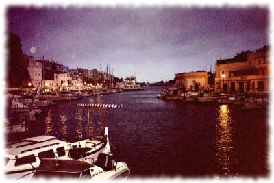 Hafen von Cuitadella - Abendstimmung bei starkem Scirocco